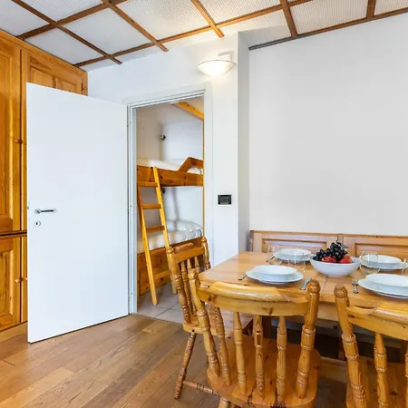 Hostdomus - Little Charm *