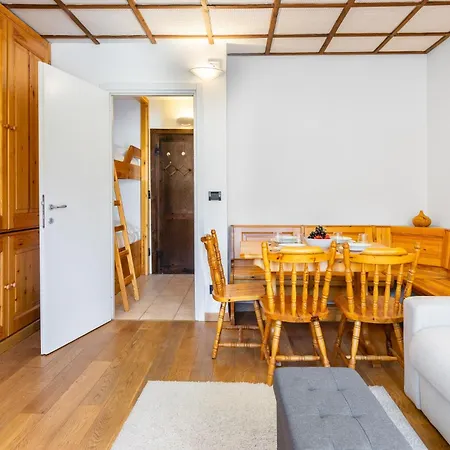 Hostdomus - Little Charm *