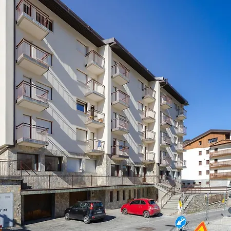 Hostdomus - Little Charm